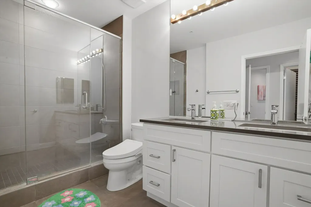 233 East 13th Street Chicago IL 60605