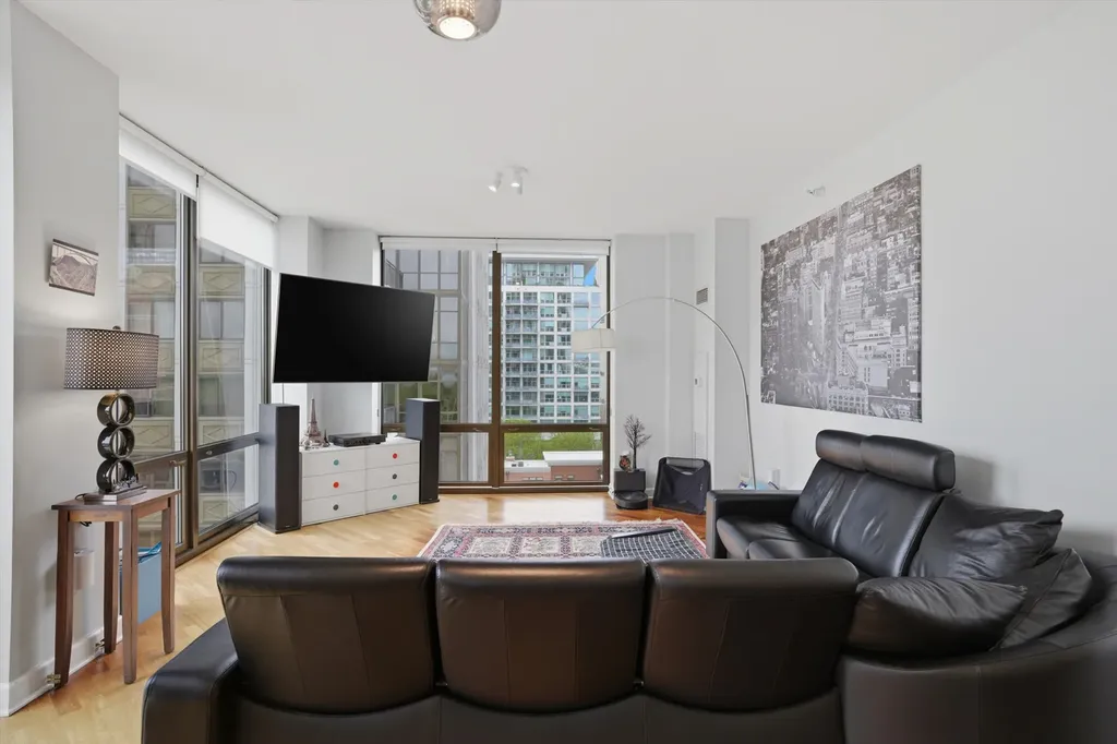 233 East 13th Street Chicago IL 60605