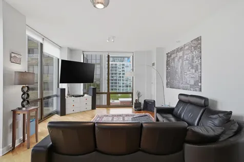 233 East 13th Street Chicago IL 60605