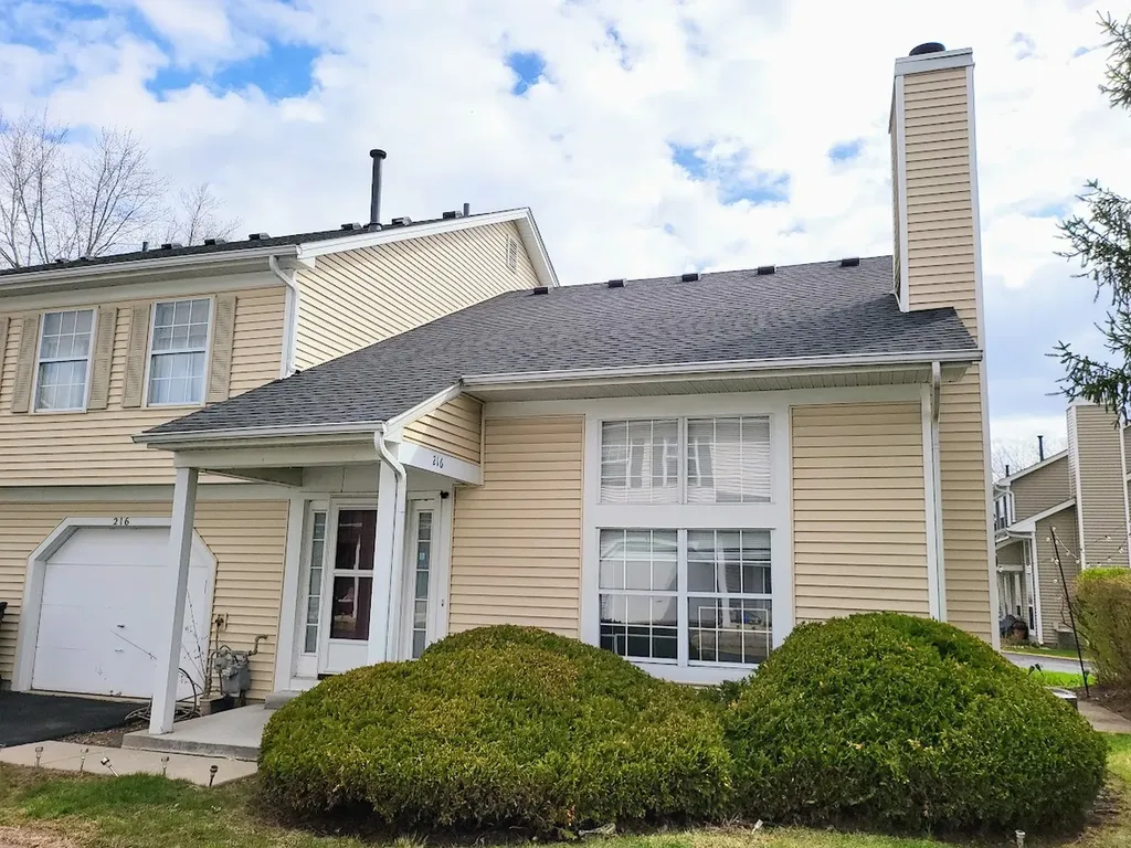 216 Ivy Court Streamwood IL 60107