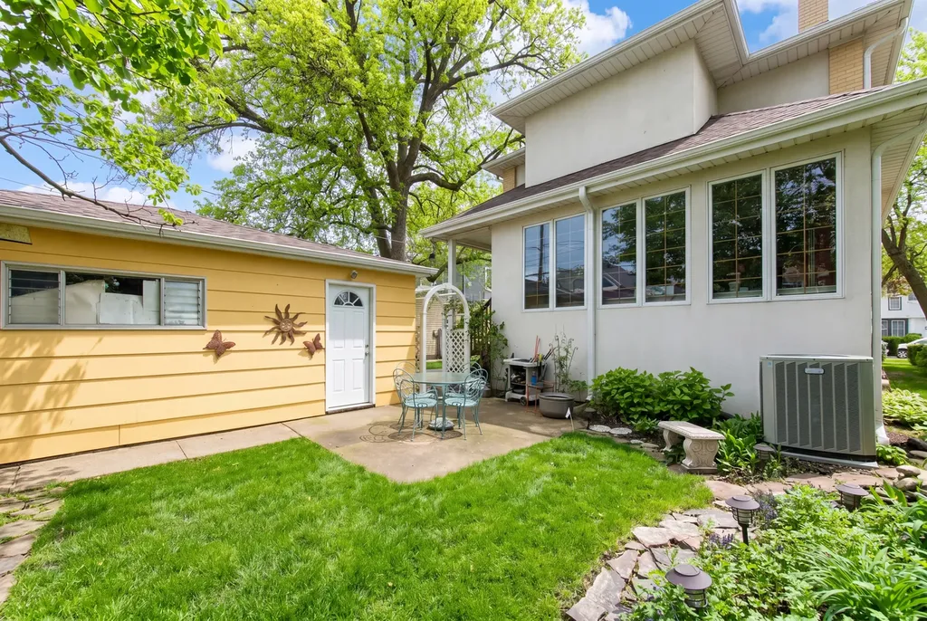 1605 South Fairview Avenue Park Ridge IL 60068