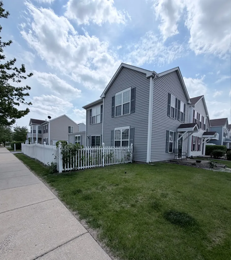 1572 Victoria Park Circle Aurora IL 60504