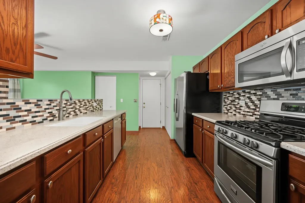 1572 Victoria Park Circle Aurora IL 60504