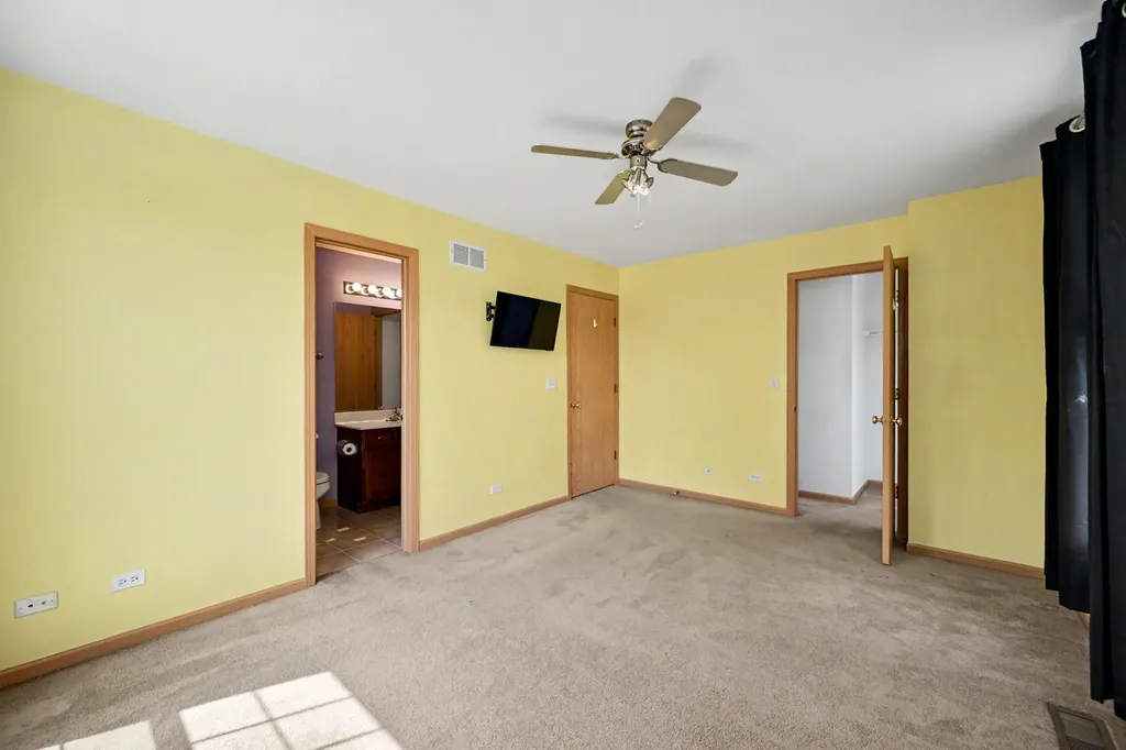 1572 Victoria Park Circle Aurora IL 60504