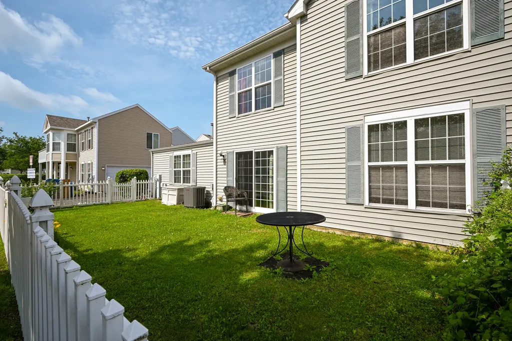 1572 Victoria Park Circle Aurora IL 60504