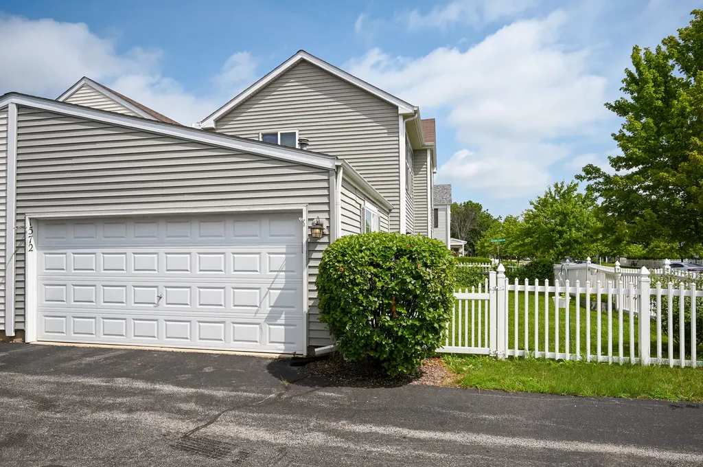 1572 Victoria Park Circle Aurora IL 60504