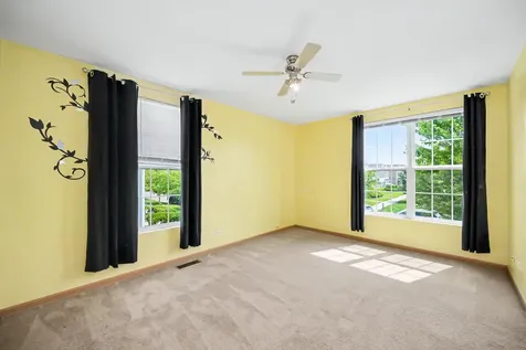 1572 Victoria Park Circle Aurora IL 60504