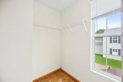 1572 Victoria Park Circle Aurora IL 60504