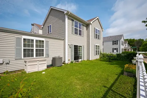 1572 Victoria Park Circle Aurora IL 60504