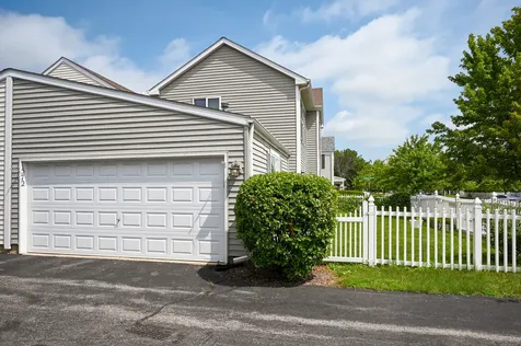 1572 Victoria Park Circle Aurora IL 60504