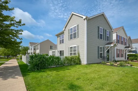 1572 Victoria Park Circle Aurora IL 60504