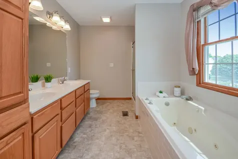 19 Bandecon Way Bloomington IL 61704