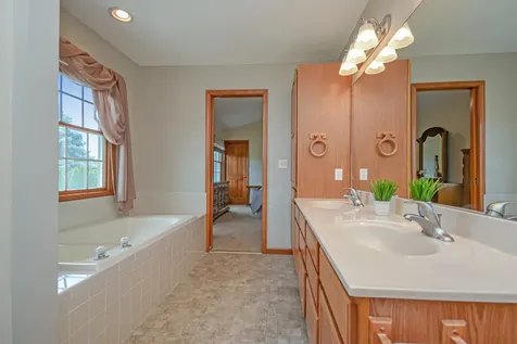 19 Bandecon Way Bloomington IL 61704