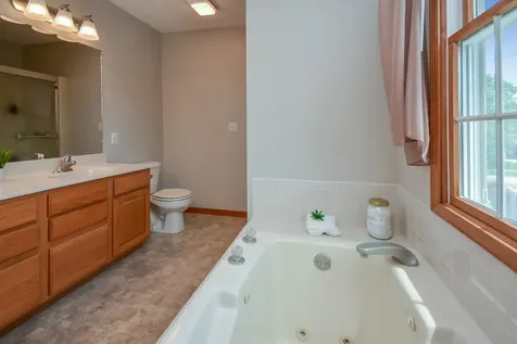 19 Bandecon Way Bloomington IL 61704