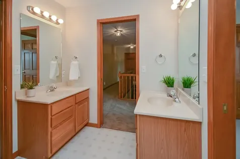19 Bandecon Way Bloomington IL 61704