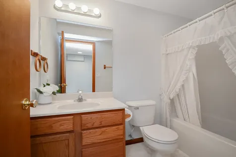 19 Bandecon Way Bloomington IL 61704