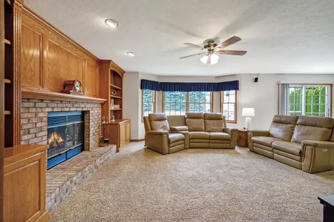19 Bandecon Way Bloomington IL 61704