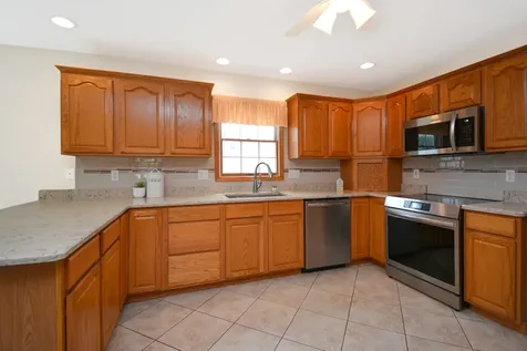 19 Bandecon Way Bloomington IL 61704