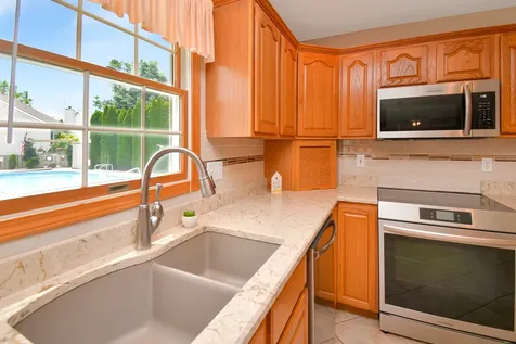 19 Bandecon Way Bloomington IL 61704