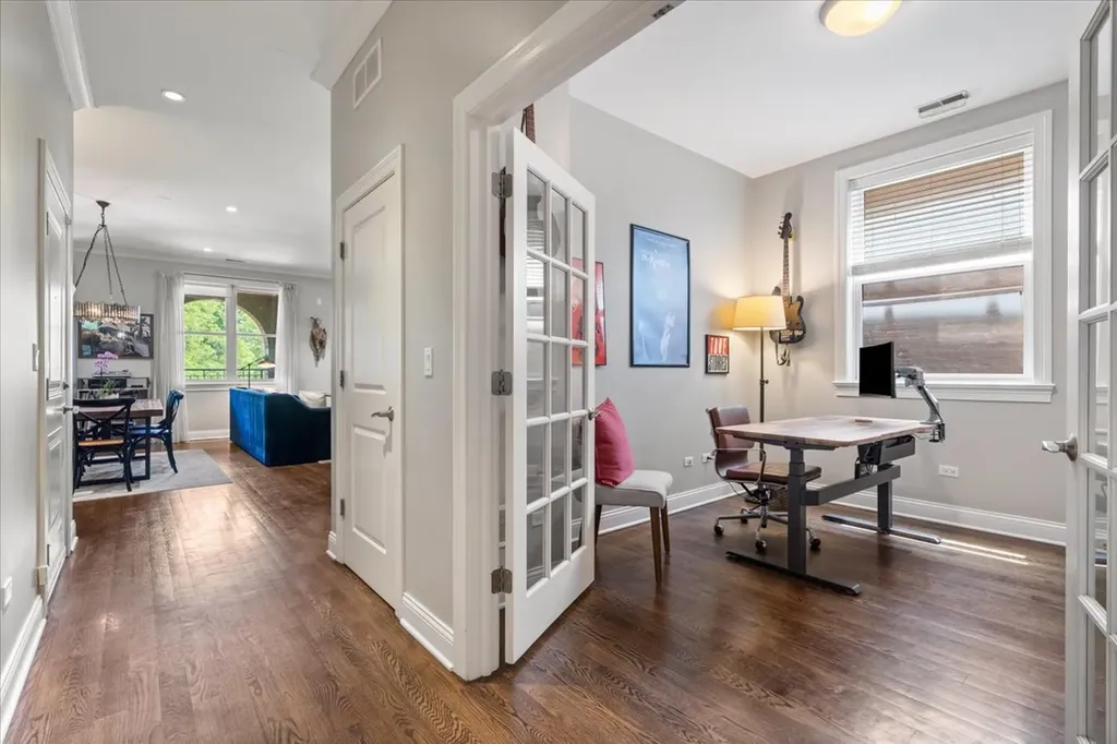 4860 North Clark Street Chicago IL 60640