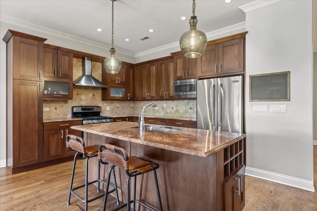 4860 North Clark Street Chicago IL 60640