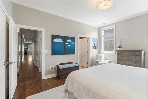 4860 North Clark Street Chicago IL 60640