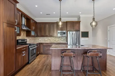 4860 North Clark Street Chicago IL 60640