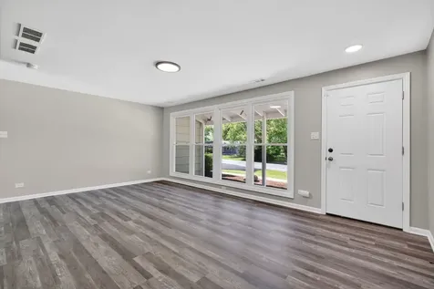 18701 Loras Lane Country Club Hills IL 60478
