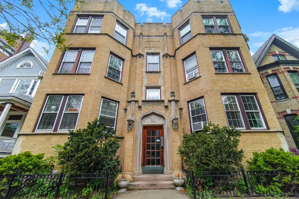 644 West Melrose Street Chicago IL 60657