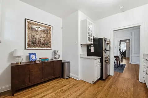 644 West Melrose Street Chicago IL 60657
