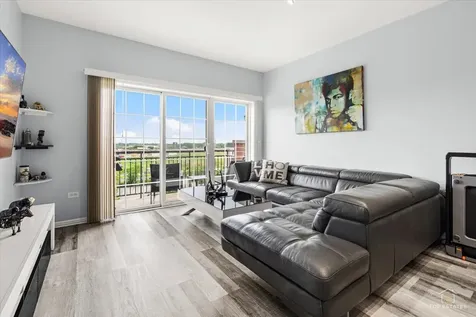 405 South Creekside Drive Palatine IL 60074