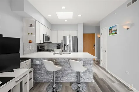 405 South Creekside Drive Palatine IL 60074