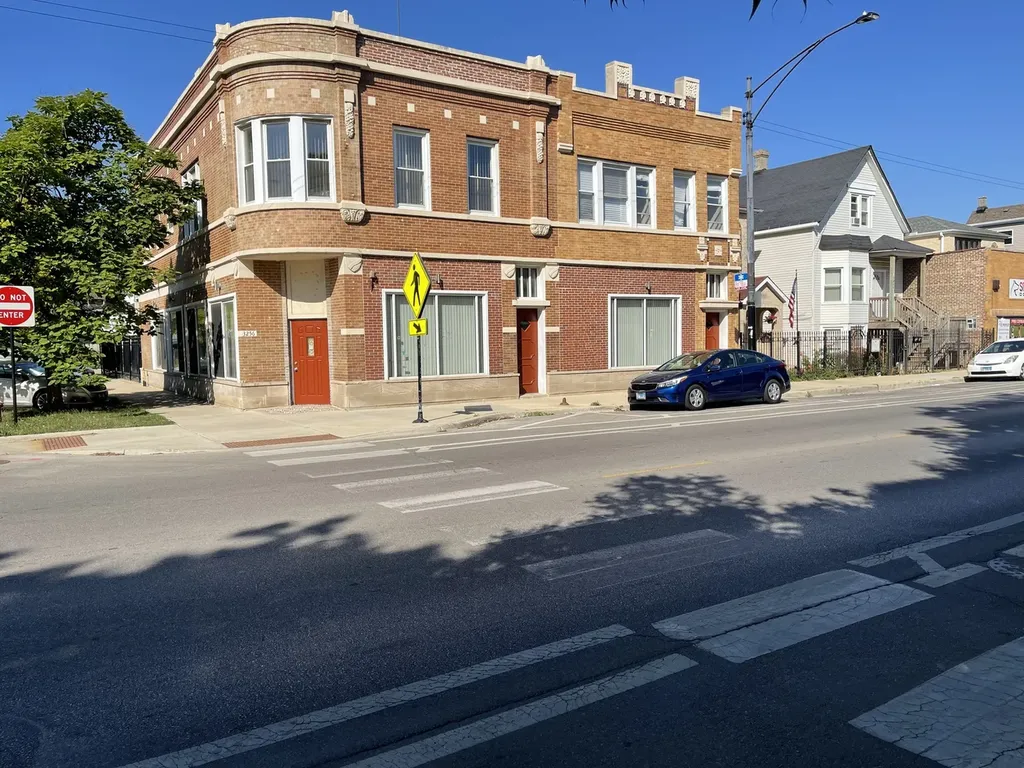 3256 North Elston Avenue Chicago IL 60618