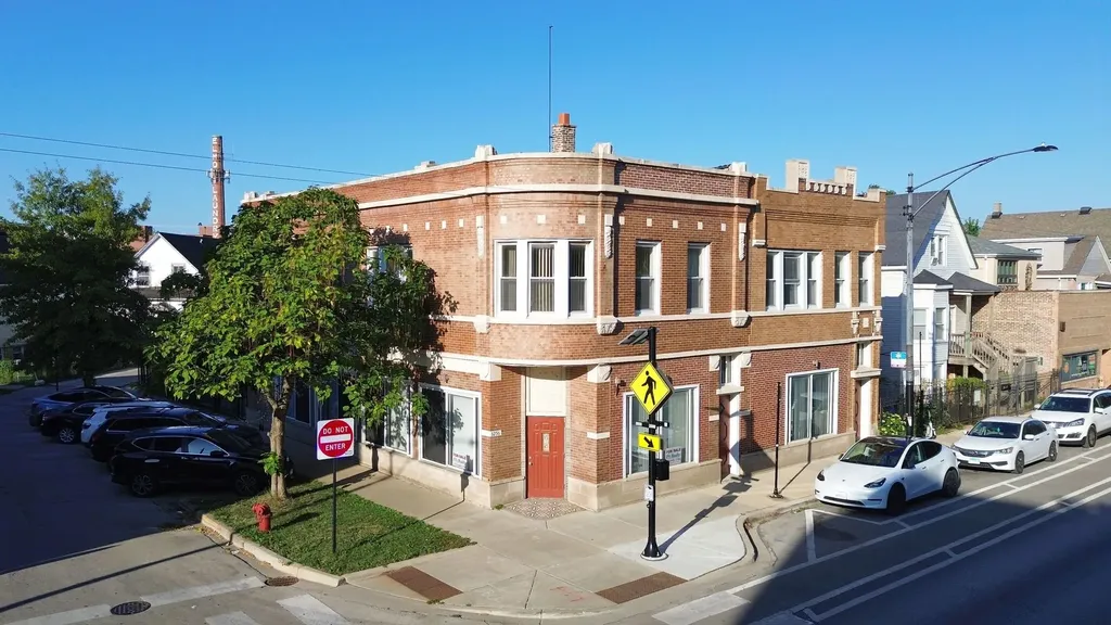 3256 North Elston Avenue Chicago IL 60618