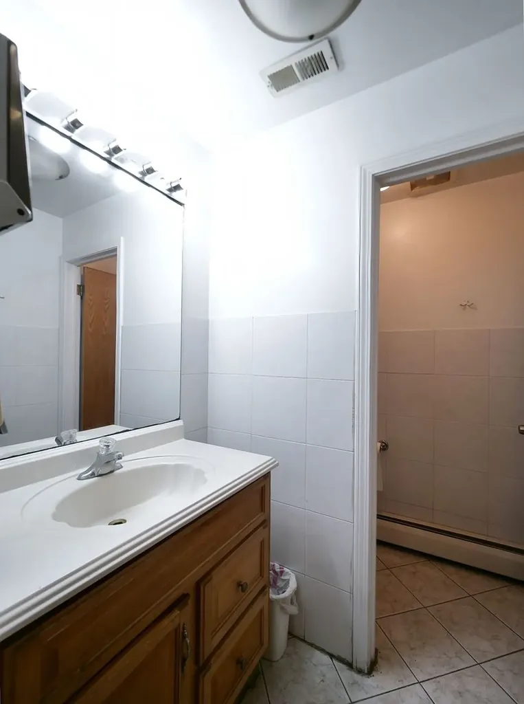 3256 North Elston Avenue Chicago IL 60618