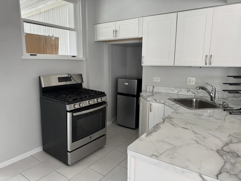 3256 North Elston Avenue Chicago IL 60618