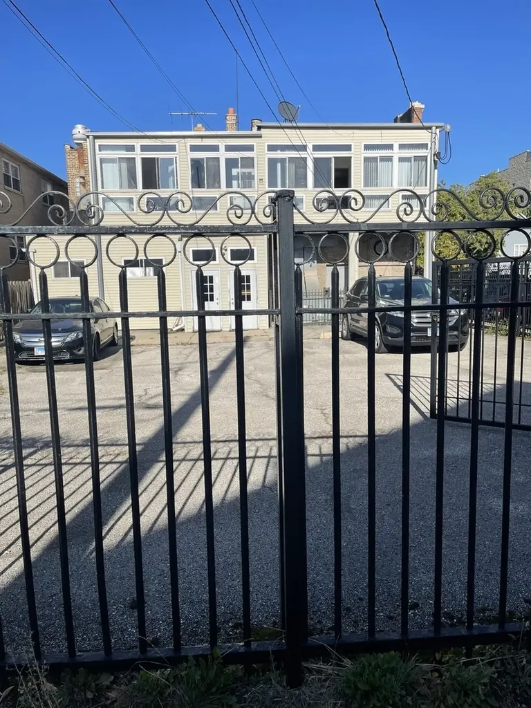 3256 North Elston Avenue Chicago IL 60618