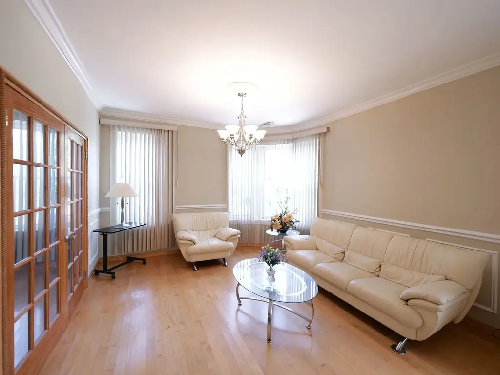 3256 North Elston Avenue Chicago IL 60618