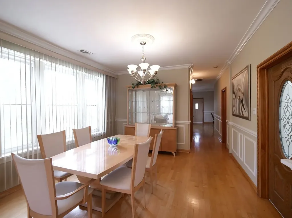 3256 North Elston Avenue Chicago IL 60618