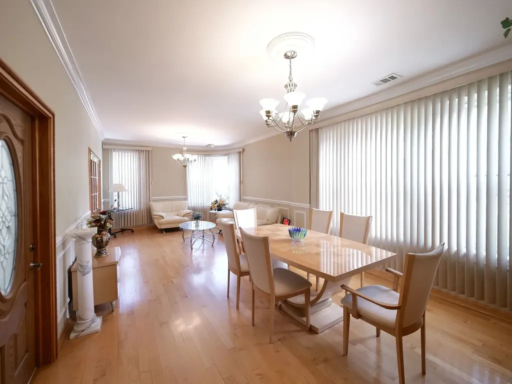3256 North Elston Avenue Chicago IL 60618