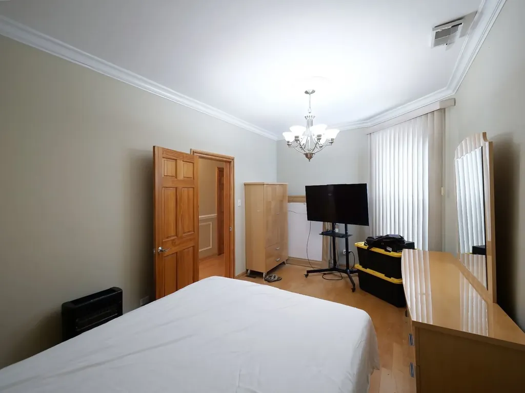 3256 North Elston Avenue Chicago IL 60618