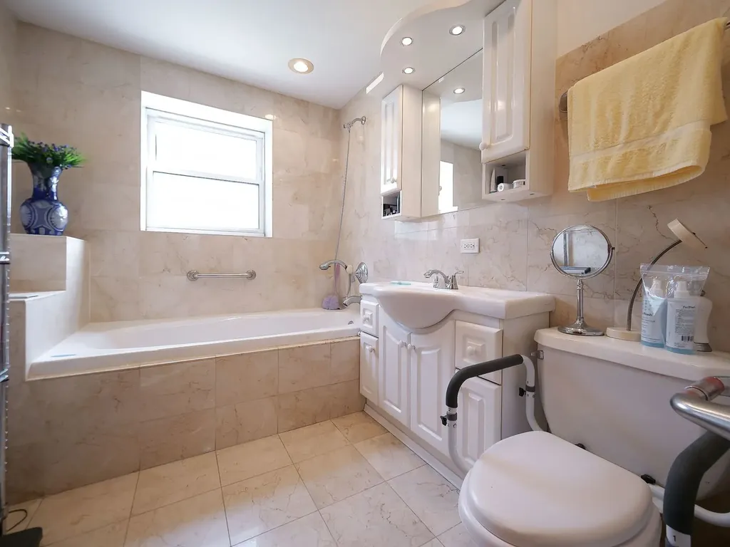 3256 North Elston Avenue Chicago IL 60618
