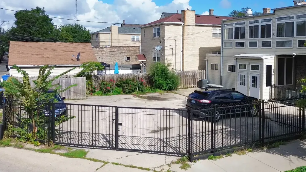 3256 North Elston Avenue Chicago IL 60618