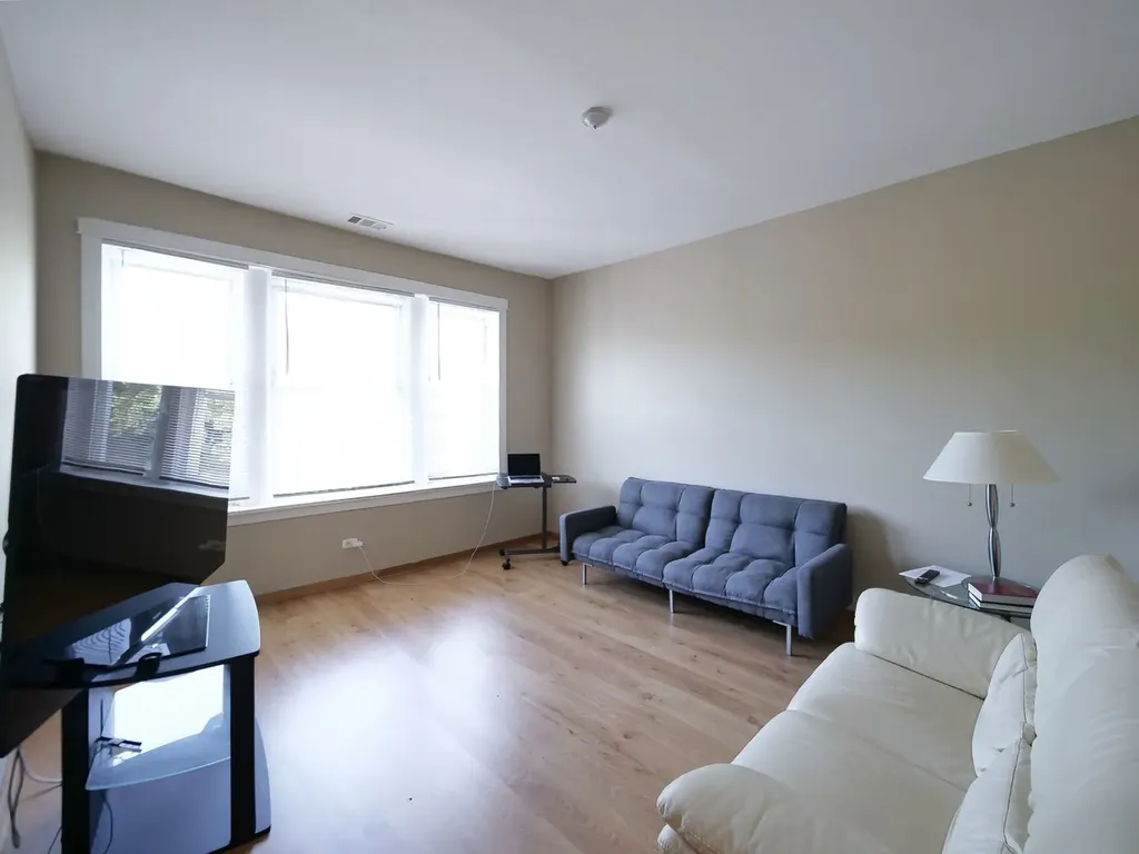 3256 North Elston Avenue Chicago IL 60618