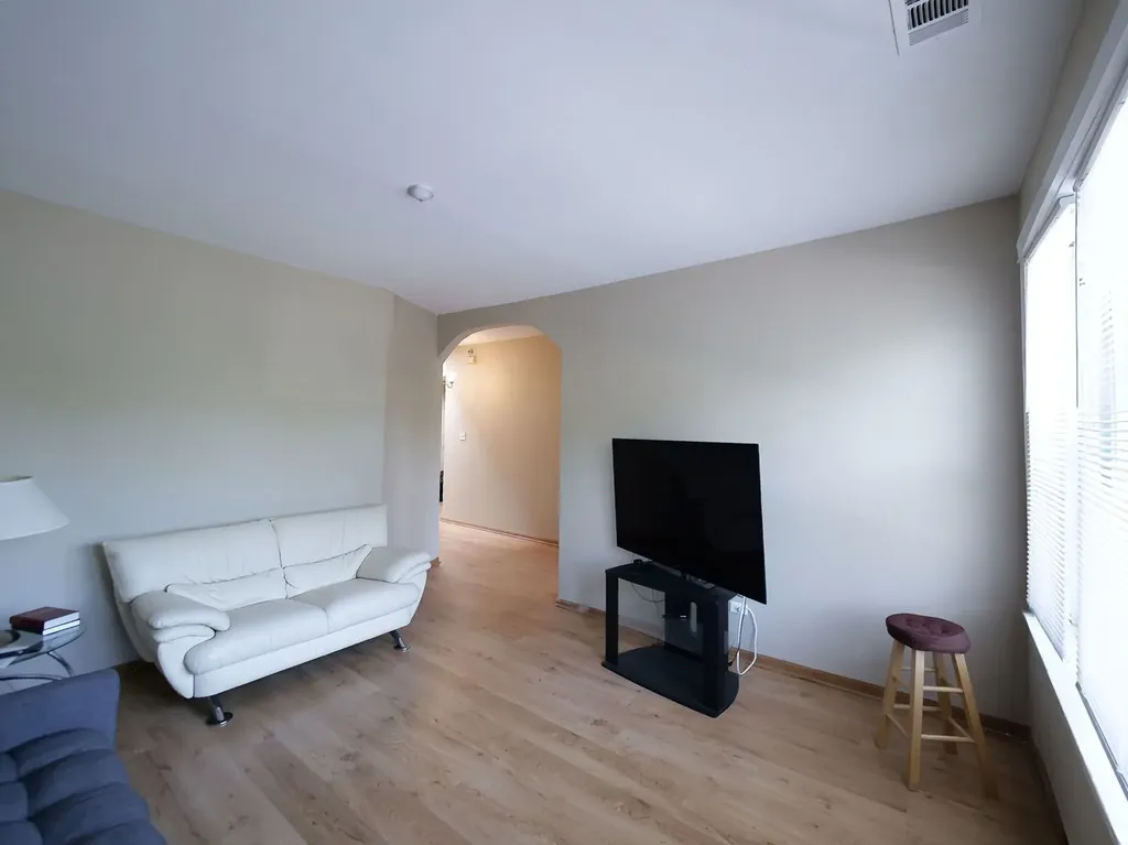 3256 North Elston Avenue Chicago IL 60618