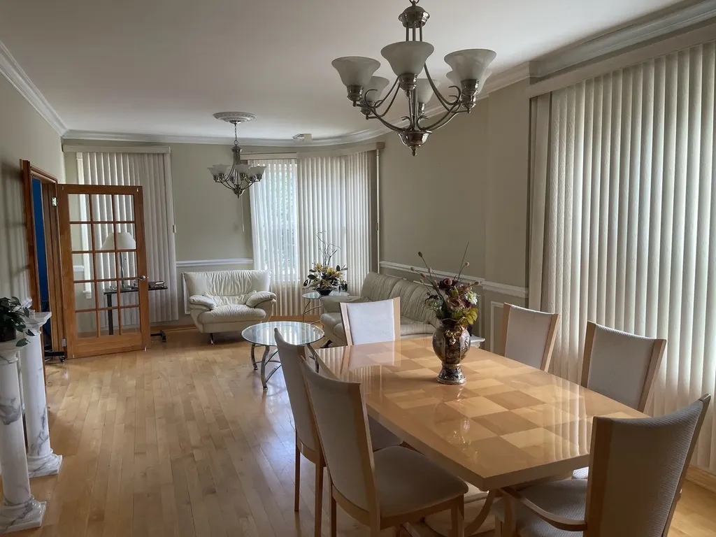 3256 North Elston Avenue Chicago IL 60618