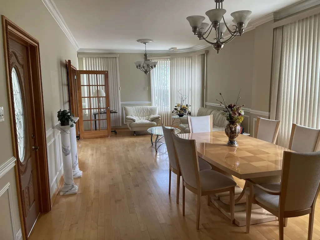 3256 North Elston Avenue Chicago IL 60618
