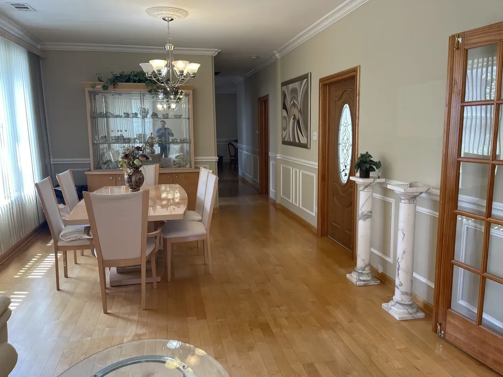 3256 North Elston Avenue Chicago IL 60618
