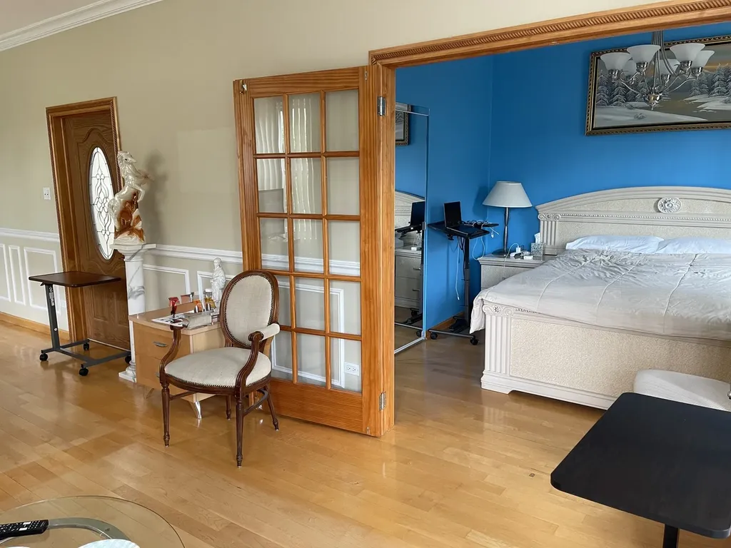 3256 North Elston Avenue Chicago IL 60618