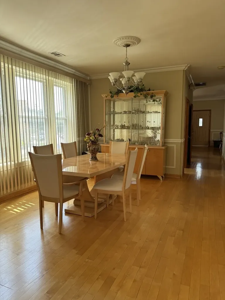 3256 North Elston Avenue Chicago IL 60618